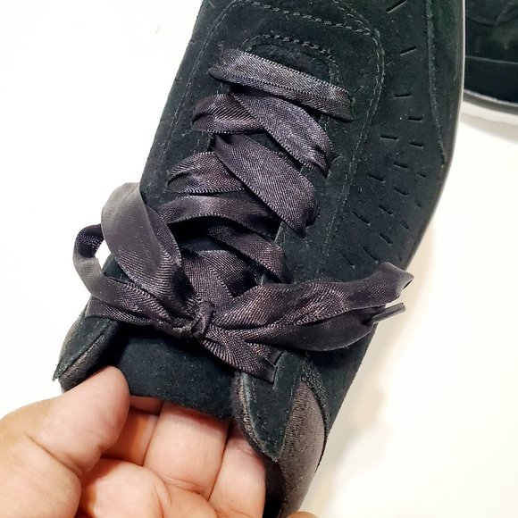 UGG W Victoria Perforated Suede Sneakers Black Sz 9 NWB - Picture 9 of 12